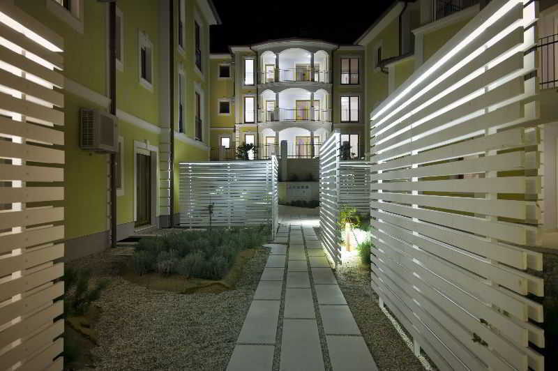 Apartments Poville Residence بوفايل المظهر الخارجي الصورة