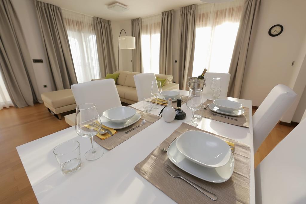 Apartments Poville Residence بوفايل المظهر الخارجي الصورة